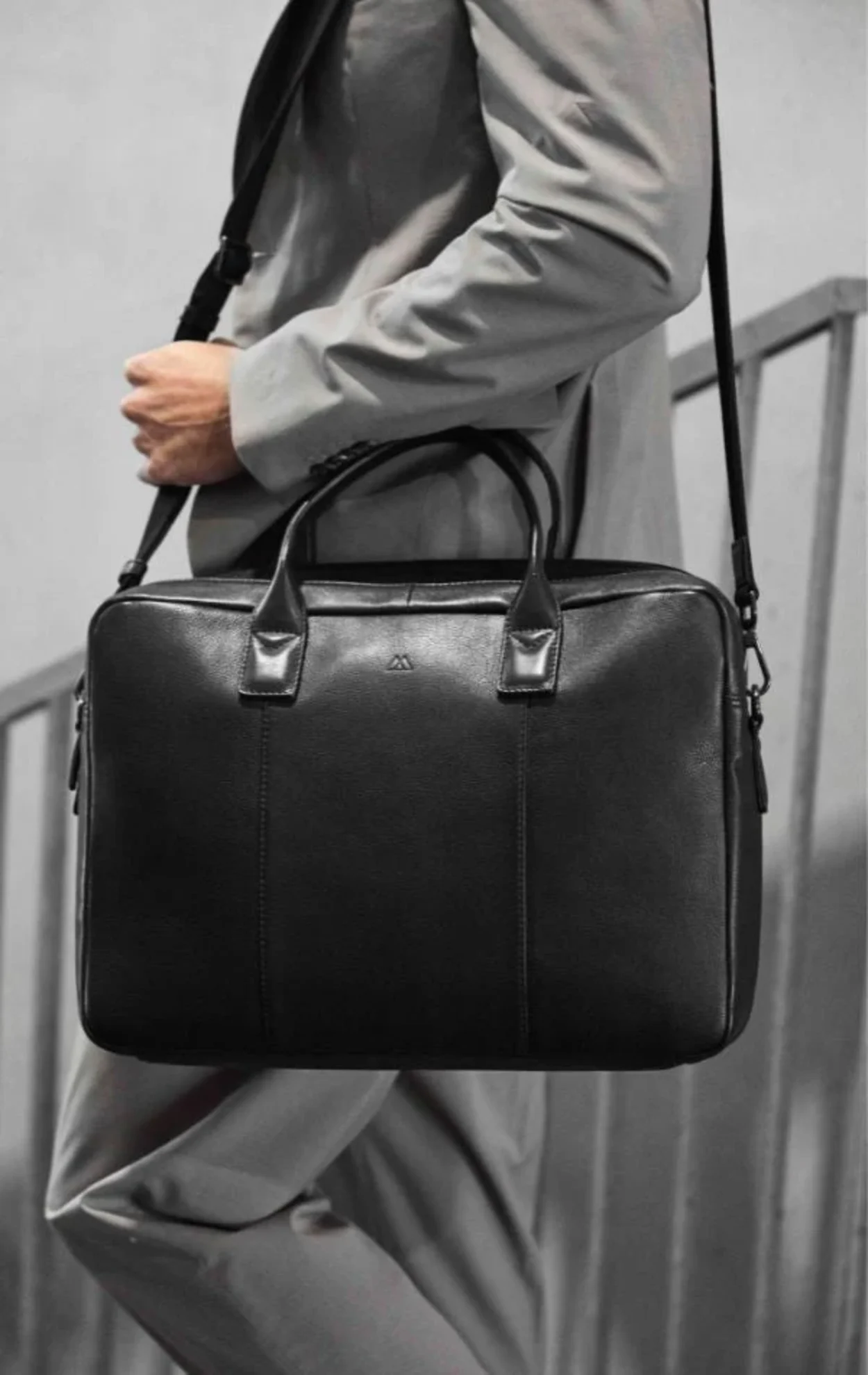 AshtonMBG Laptop Bag - Black 
