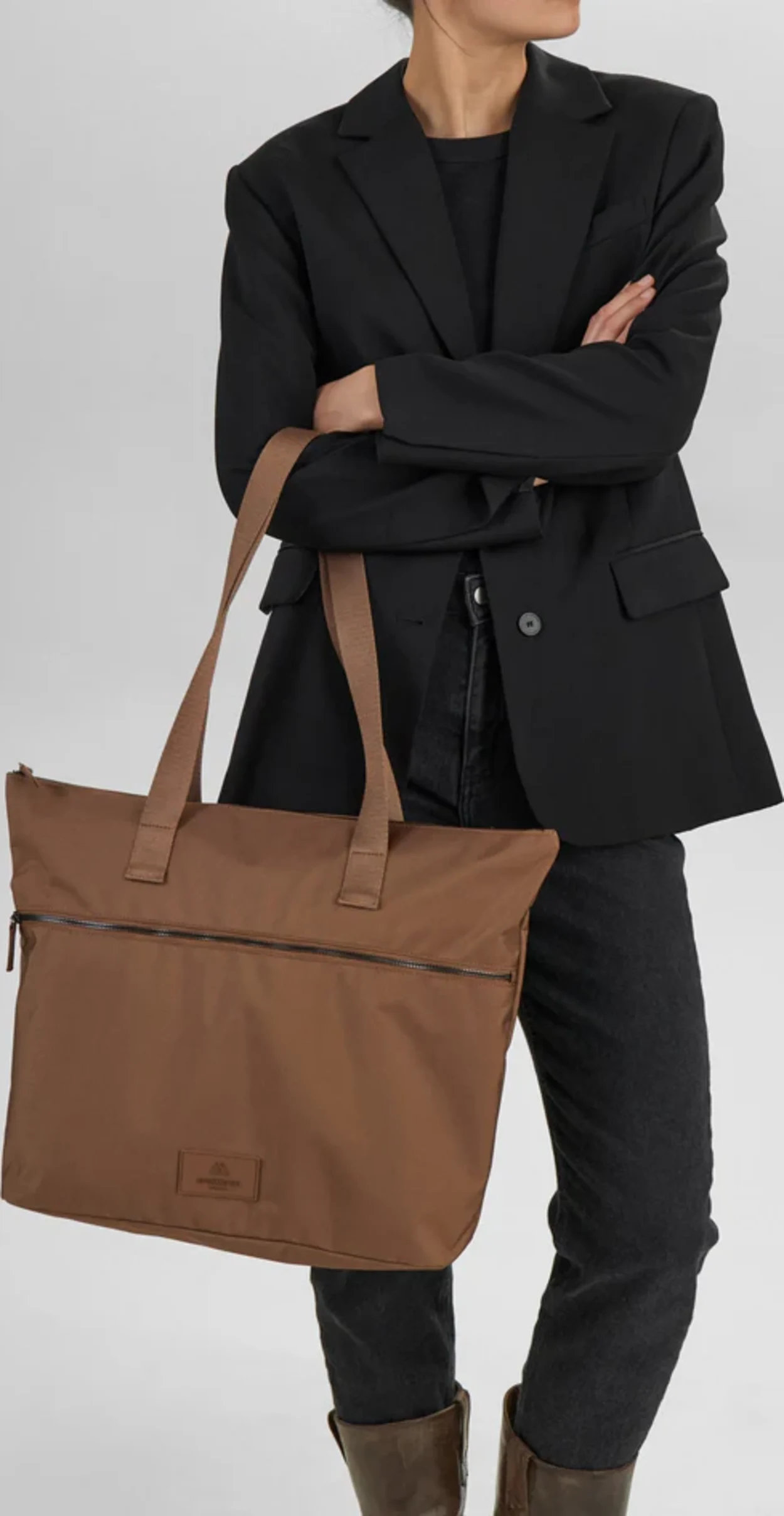 CommuteMBG Shopper Rec Almond 