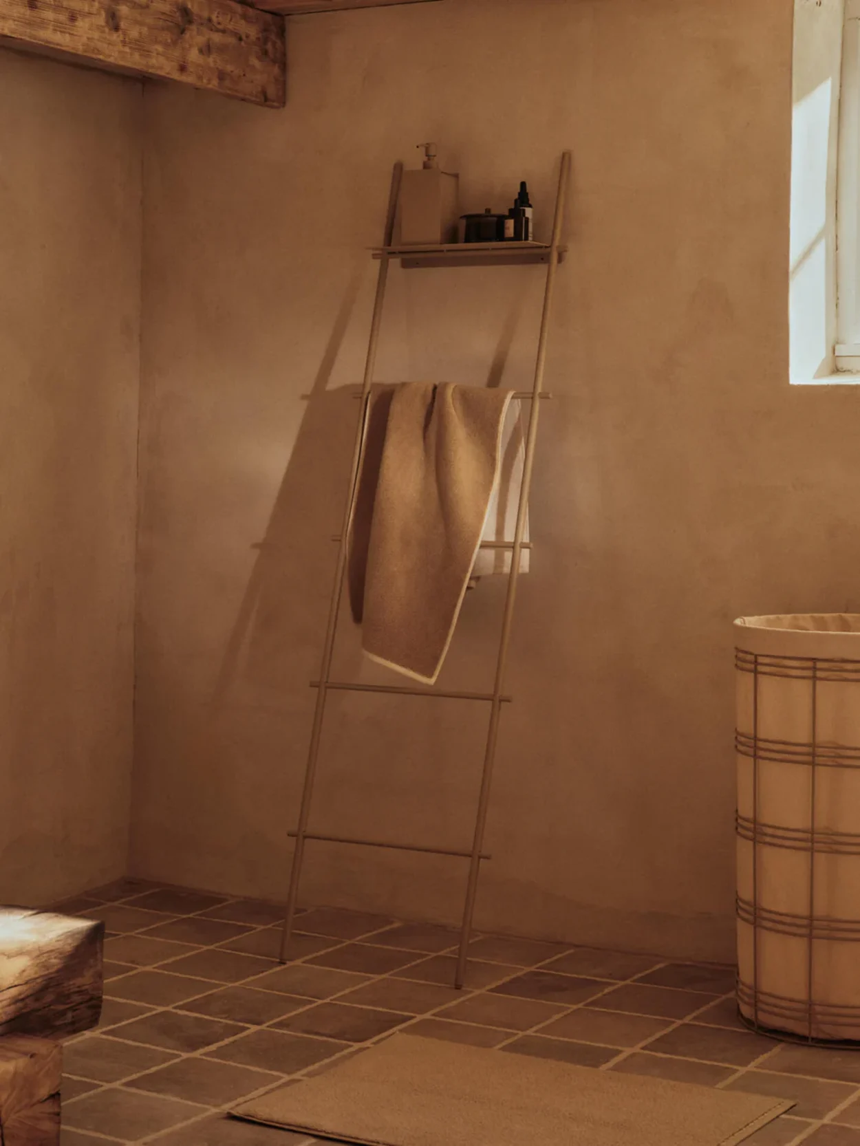 Ekko Bath Towel - Cashmere/Off White 