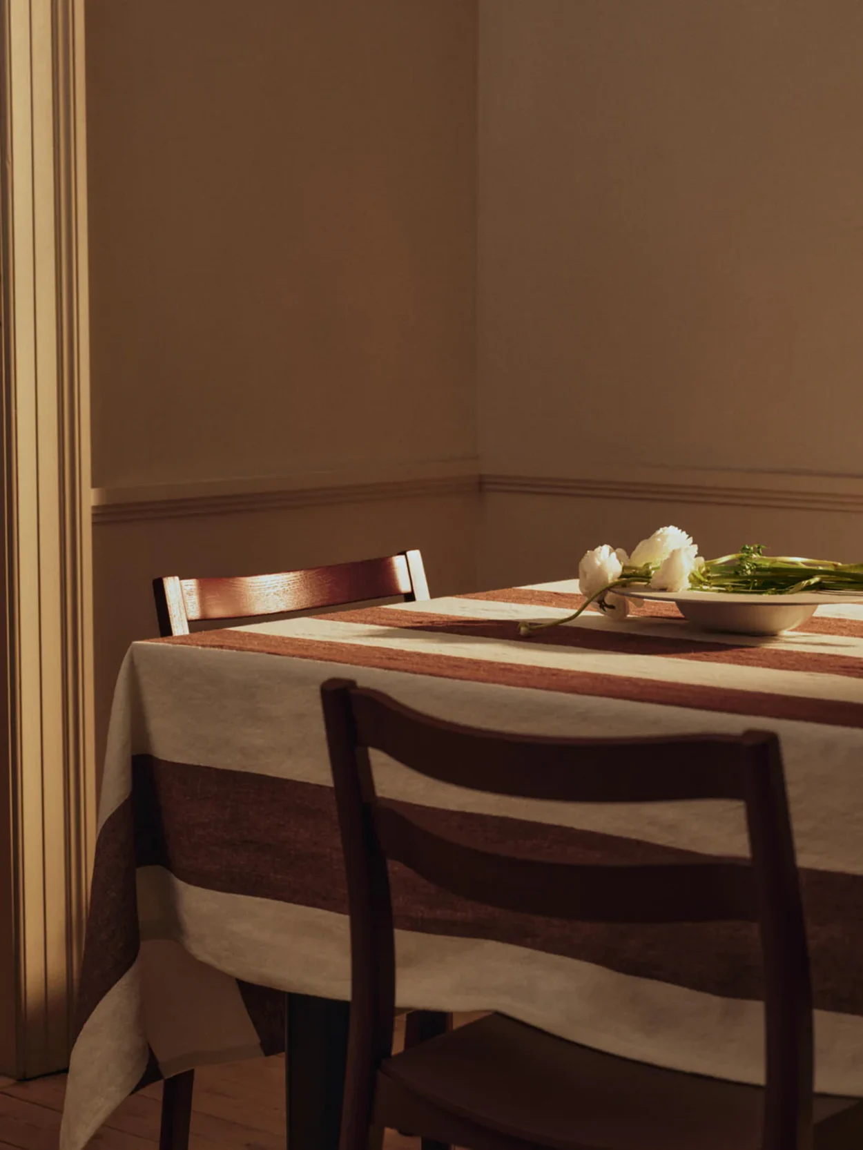 Hale tablecloth - Chestnut/Frosted Lime