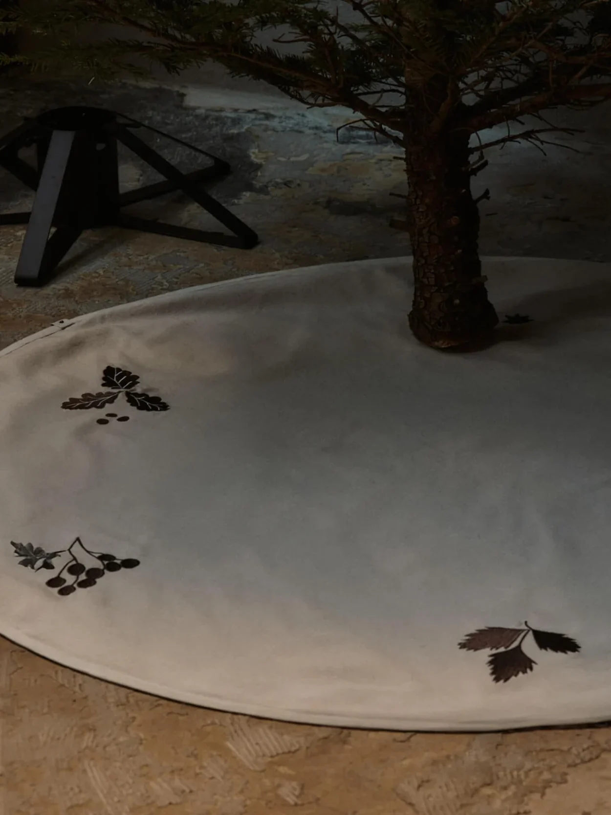 Oak Christmas Tree Blanket - Round